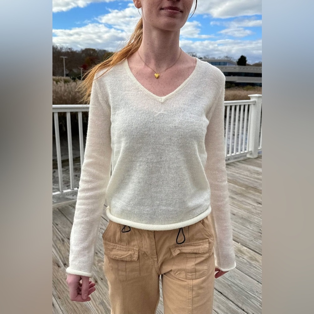 Brandy Melville. NWT 
Cute wool sweater!